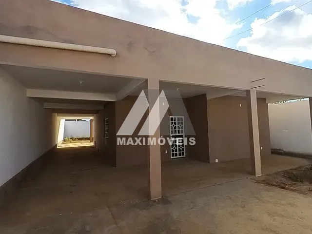 Casa 3 quartos e 1 banheiro, para alugar, no bairro São Francisco em Araçuaí