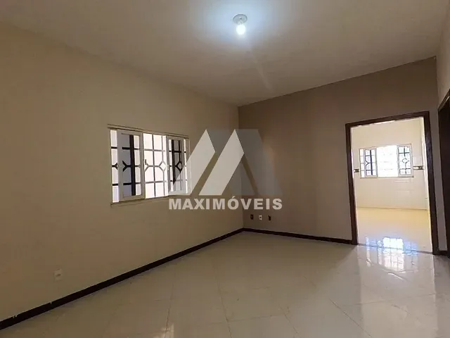 Casa 3 quartos e 1 banheiro, para alugar, no bairro São Francisco em Araçuaí