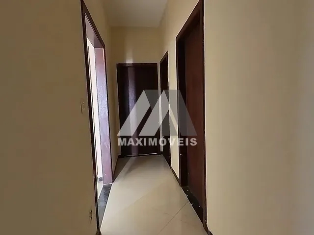 Casa 3 quartos e 1 banheiro, para alugar, no bairro São Francisco em Araçuaí