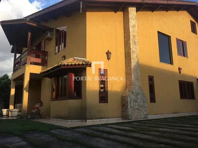 Casa com 1000m² 4 quartos e 5 banheiros, à venda, no bairro Jardim América em Bragança Paulista