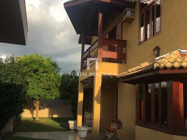 Casa com 1000m² 4 quartos e 5 banheiros, à venda, no bairro Jardim América em Bragança Paulista