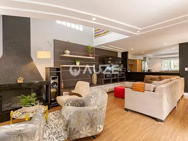 Casa com 303m² 4 quartos e 5 banheiros, à venda, no bairro Campo Comprido em Curitiba