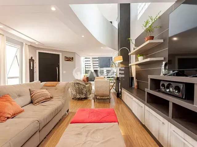 Casa com 303m² 4 quartos e 5 banheiros, à venda, no bairro Campo Comprido em Curitiba