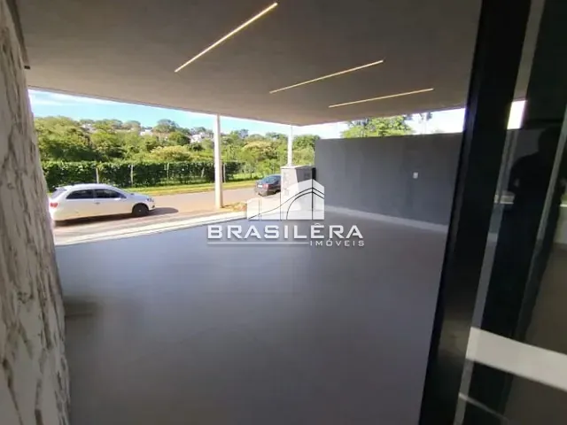 Casa com 305m² 4 quartos e 5 banheiros, à venda, no bairro Jardins Capri em Senador Canedo