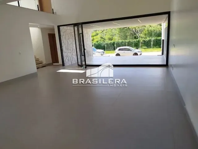 Casa com 305m² 4 quartos e 5 banheiros, à venda, no bairro Jardins Capri em Senador Canedo