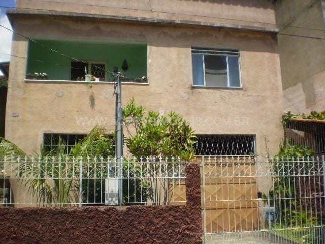Casa com 150m² 3 quartos e 1 banheiro, à venda, no bairro Parque Independência em Juiz de Fora