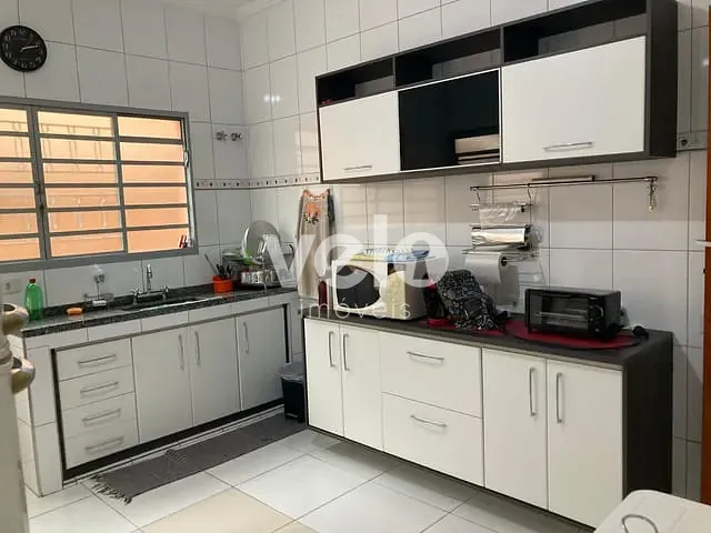 Casa com 325m² 4 quartos e 2 banheiros, à venda, no bairro Campos Elíseos em Taubaté