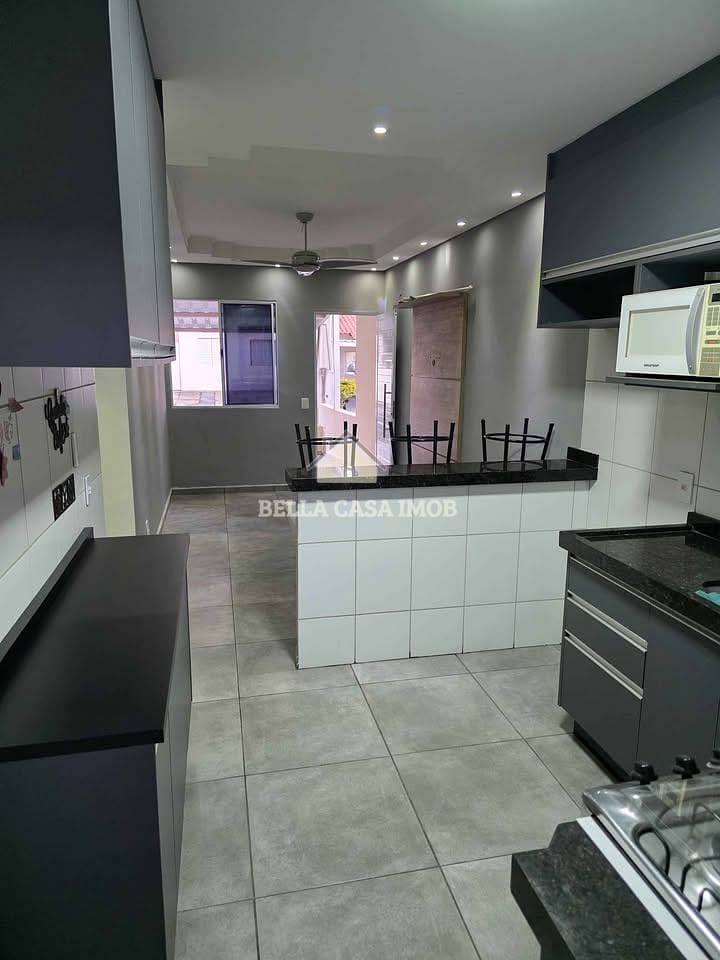 Casa à venda com 2 quartos, 52m² - Foto 2
