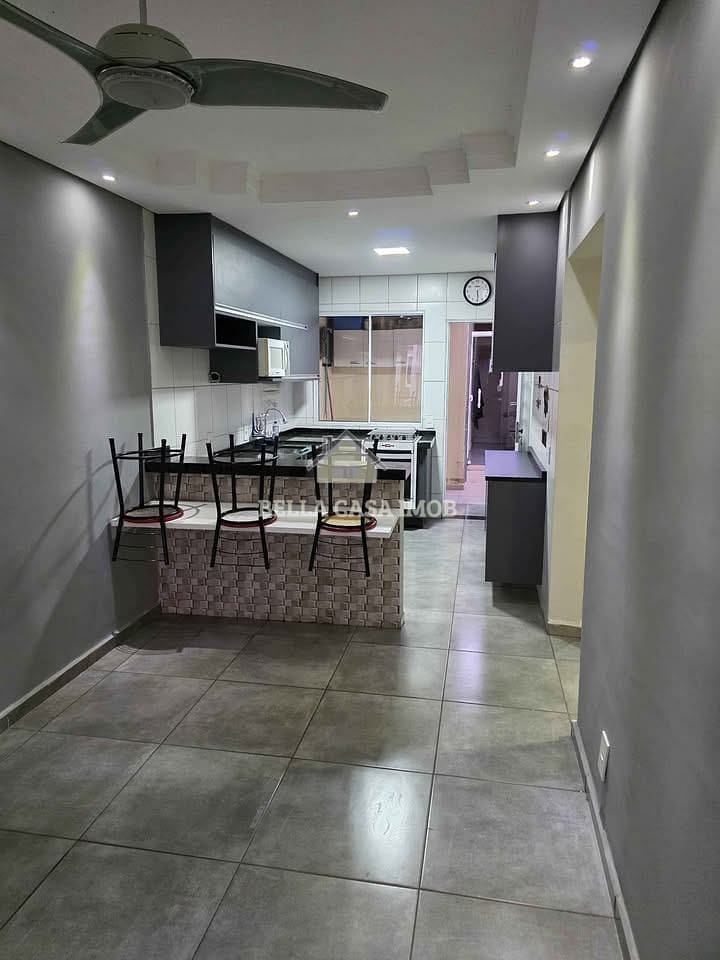 Casa à venda com 2 quartos, 52m² - Foto 3