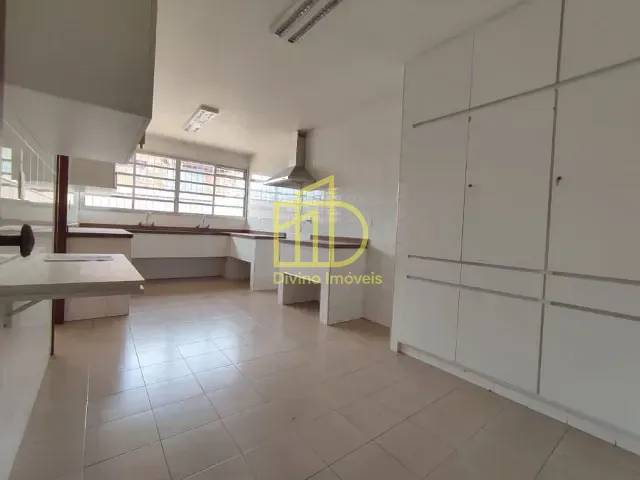 Casa com 800m² 4 quartos e 1 banheiro, à venda, no bairro Jardim Eltonville em Sorocaba