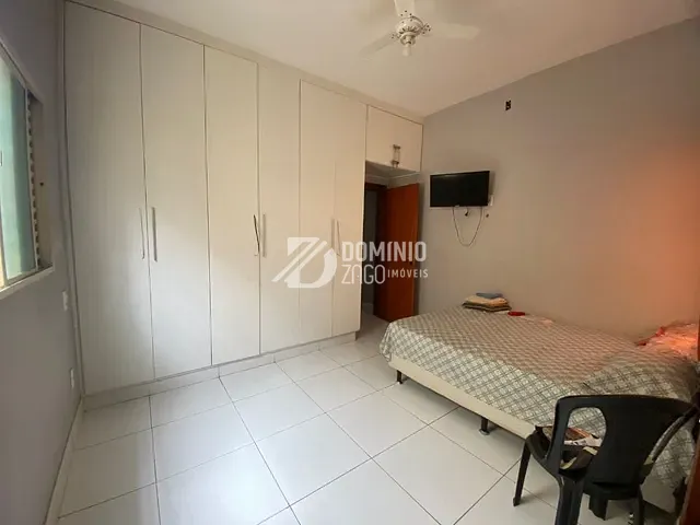 Casa com 300m² 3 quartos e 2 banheiros, à venda, no bairro Conjunto Costa Telles II em Uberaba