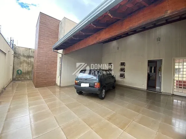 Casa com 300m² 3 quartos e 2 banheiros, à venda, no bairro Conjunto Costa Telles II em Uberaba