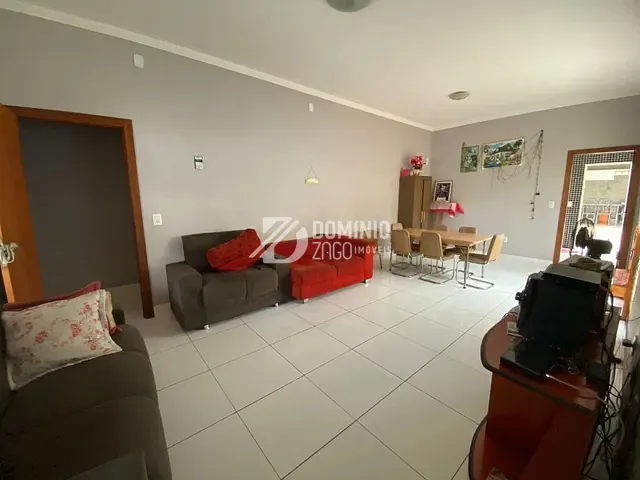 Casa com 300m² 3 quartos e 2 banheiros, à venda, no bairro Conjunto Costa Telles II em Uberaba