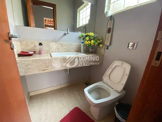 Casa com 300m² 3 quartos e 2 banheiros, à venda, no bairro Conjunto Costa Telles II em Uberaba