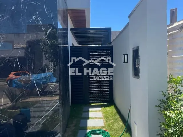 Casa com 300m² 3 quartos e 4 banheiros, à venda, no bairro Parque Universitário em Cuiabá