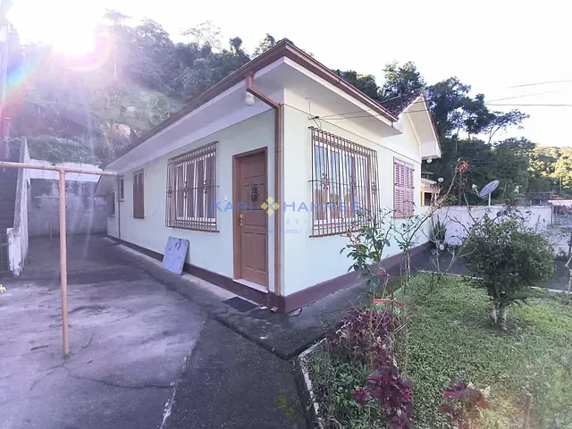 Casa 2 quartos e 1 banheiro, à venda, no bairro Quarteirão Ingelheim em Petrópolis
