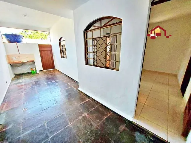 Casa com 50m² 2 quartos e 1 banheiro, para alugar, no bairro Caiçaras em Belo Horizonte