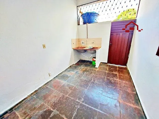 Casa com 50m² 2 quartos e 1 banheiro, para alugar, no bairro Caiçaras em Belo Horizonte