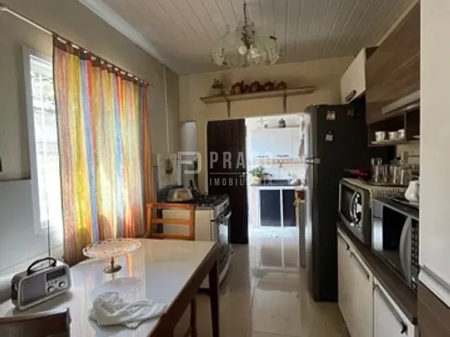 Casa com 210m² 3 quartos e 1 banheiro, à venda, no bairro Centro em Pelotas