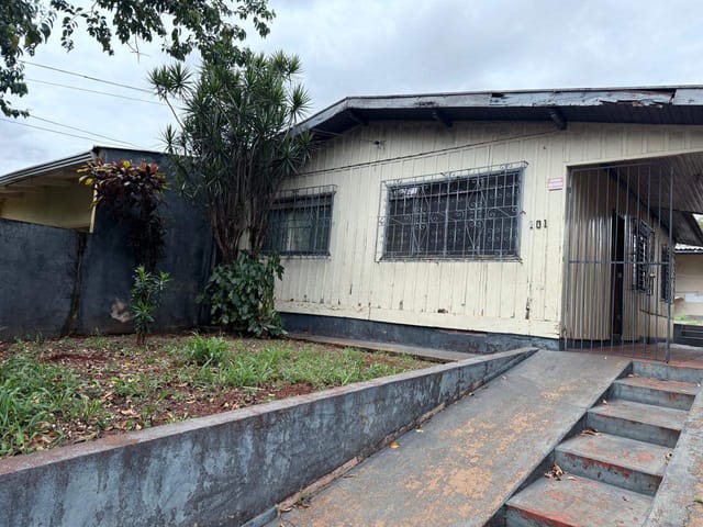 Casa com 285m² 3 quartos e 1 banheiro, à venda, no bairro Califórnia em Londrina