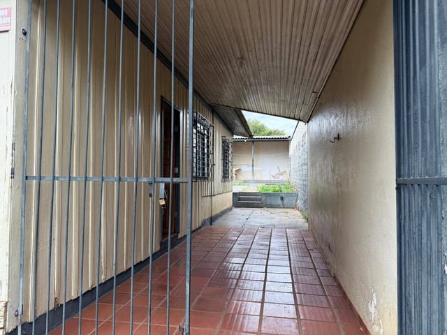 Casa com 285m² 3 quartos e 1 banheiro, à venda, no bairro Califórnia em Londrina