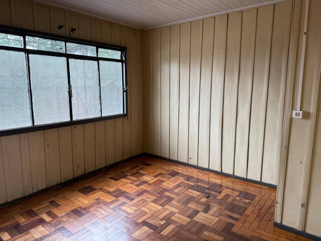 Casa com 285m² 3 quartos e 1 banheiro, à venda, no bairro Califórnia em Londrina