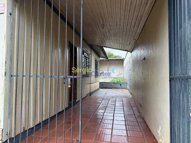 Casa com 285m² 3 quartos e 1 banheiro, à venda, no bairro Califórnia em Londrina