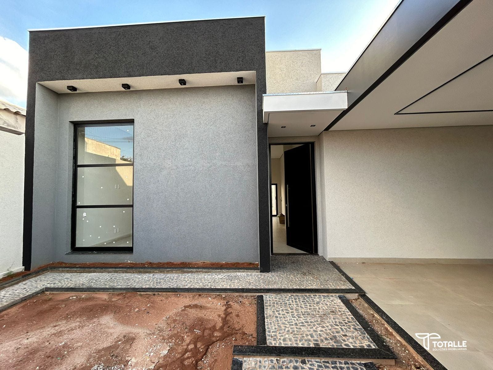 Casa à venda com 3 quartos, 149m² - Foto 1