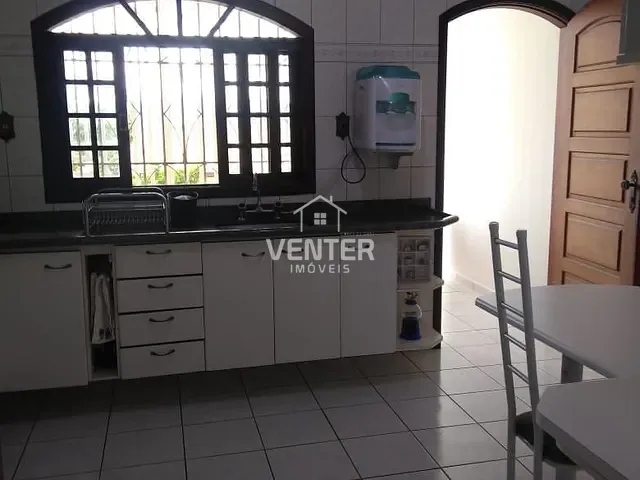 Casa com 300m², à venda, no bairro Campos Elíseos em Taubaté