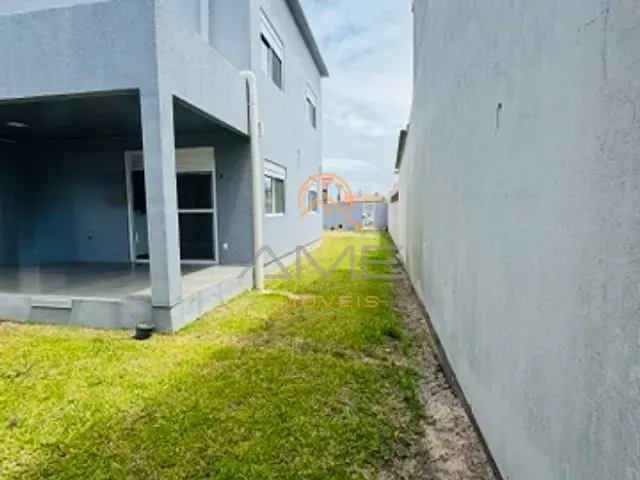 Casa com 300m² 2 quartos e 3 banheiros, à venda, no bairro Laranjal em Pelotas