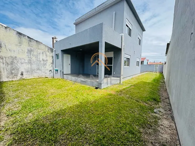 Casa com 300m² 2 quartos e 3 banheiros, à venda, no bairro Laranjal em Pelotas