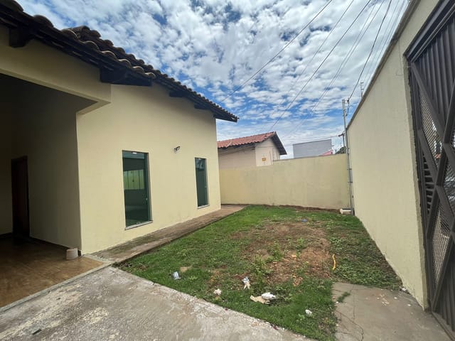 Foto do Casa - CASA LOCAÇÃO 3 Qts - 2 SUITES, PROX. PLAZA DOOR- RICA EM ARMÁRIO E COOKTOP, GARAGEM COBERTA PARA 2 CARROS VILA LUCIANA GOIÂNIA - GO | Brokers Viva Imóveis