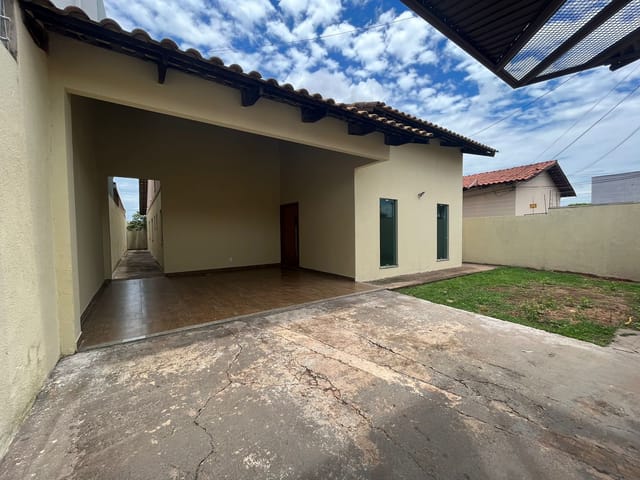 Foto do Casa - CASA LOCAÇÃO 3 Qts - 2 SUITES, PROX. PLAZA DOOR- RICA EM ARMÁRIO E COOKTOP, GARAGEM COBERTA PARA 2 CARROS VILA LUCIANA GOIÂNIA - GO | Brokers Viva Imóveis