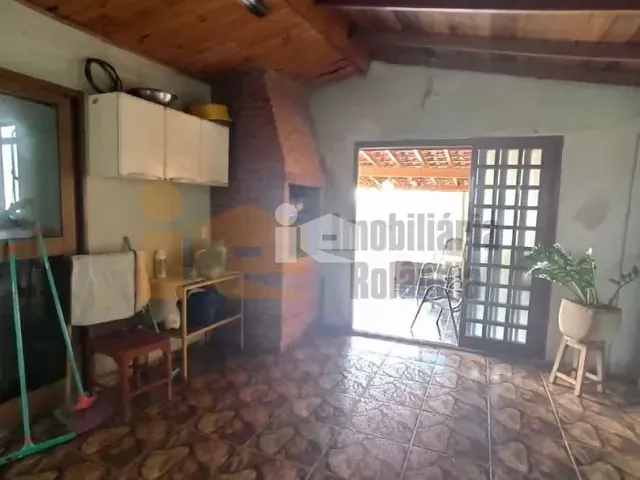 Casa com 430m² 2 quartos e 2 banheiros, à venda, no bairro Vila Oliveira em Rolândia