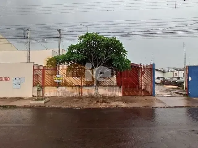 Casa com 430m² 2 quartos e 2 banheiros, à venda, no bairro Vila Oliveira em Rolândia
