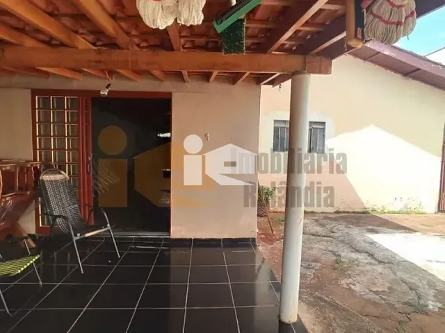 Casa com 430m² 2 quartos e 2 banheiros, à venda, no bairro Vila Oliveira em Rolândia