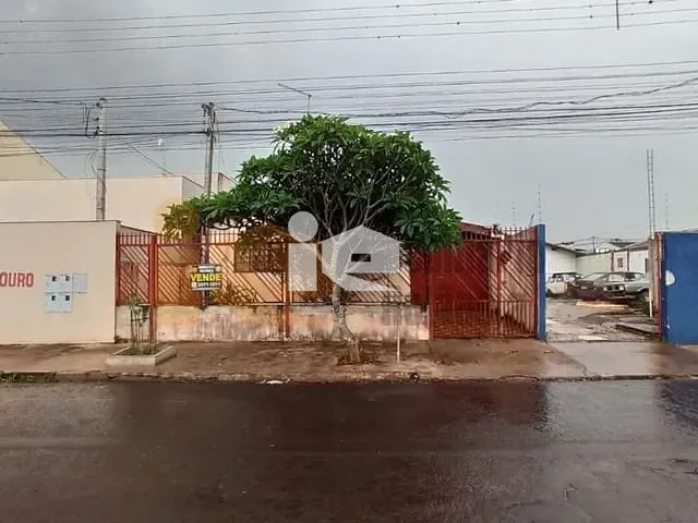Casa com 430m² 2 quartos e 2 banheiros, à venda, no bairro Vila Oliveira em Rolândia