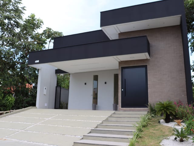 Casa com 300m² 4 quartos e 5 banheiros, à venda, no bairro Ponta Negra em Manaus