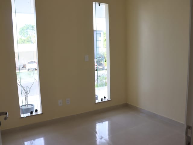 Casa com 300m² 4 quartos e 5 banheiros, à venda, no bairro Ponta Negra em Manaus