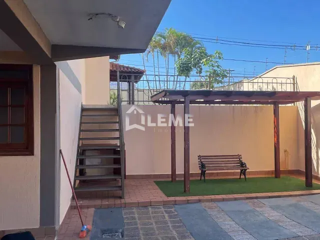Casa com 496m² 3 quartos e 3 banheiros, à venda, no bairro Cecap I em Mococa
