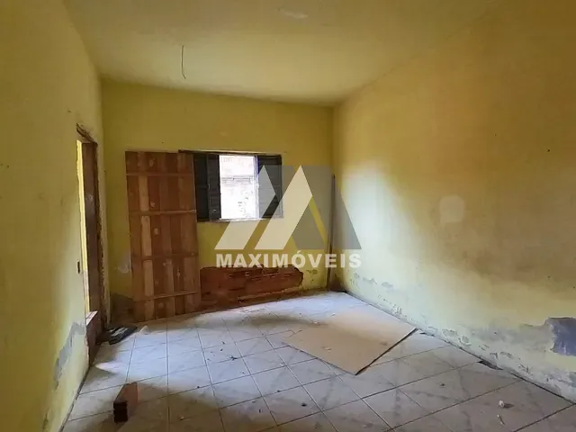 Casa com 240m² 2 quartos e 2 banheiros, à venda, no bairro Vila Magnólia em Araçuaí