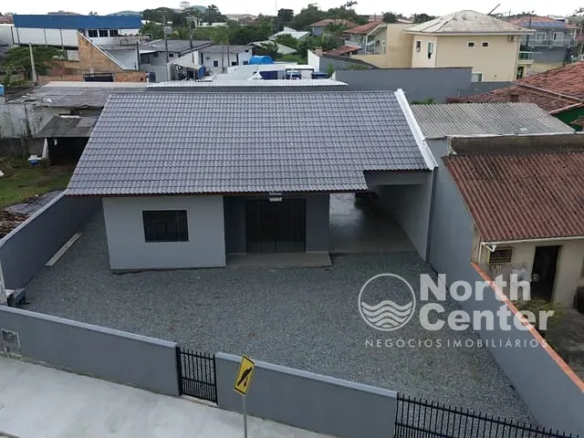 Casa com 321m² 3 quartos e 1 banheiro, à venda, no bairro Centro em Balneário Barra do Sul
