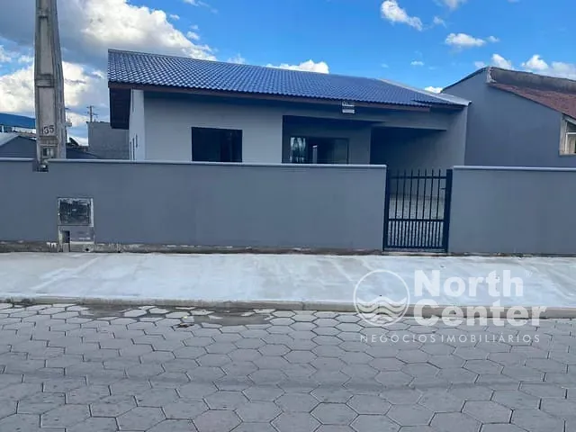 Casa com 321m² 3 quartos e 1 banheiro, à venda, no bairro Centro em Balneário Barra do Sul