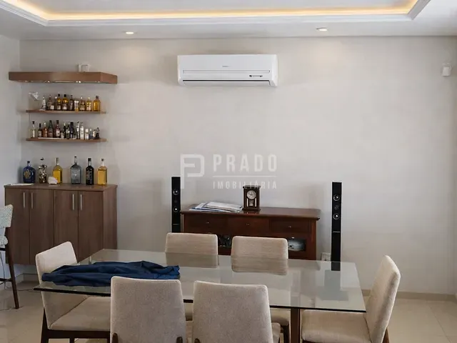 Casa com 325m² 3 quartos e 2 banheiros, à venda, no bairro Centro em Pelotas