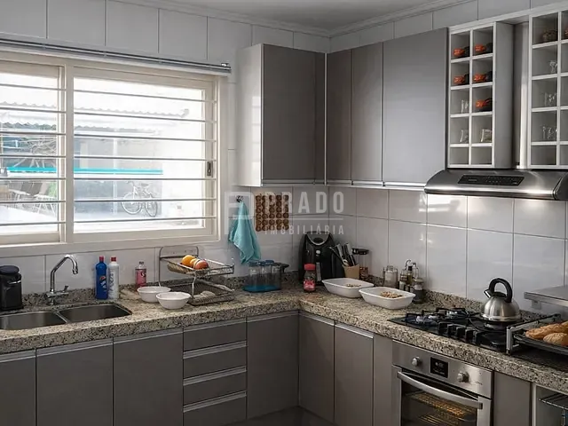 Casa com 325m² 3 quartos e 2 banheiros, à venda, no bairro Centro em Pelotas