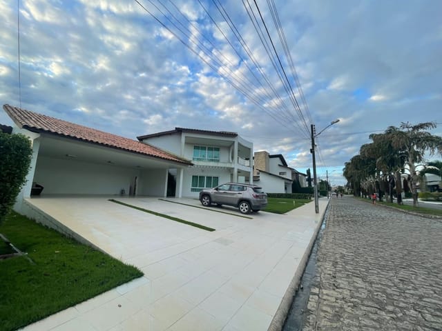 Casa com 600m² 5 quartos e 5 banheiros, à venda, no bairro Senador Arnon de Melo em Arapiraca