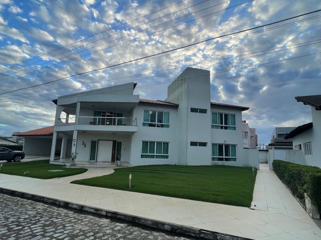 Casa com 600m² 5 quartos e 5 banheiros, à venda, no bairro Senador Arnon de Melo em Arapiraca