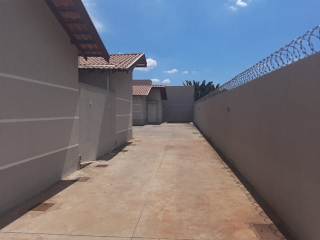 Casa 2 quartos e 1 banheiro, para alugar, no bairro Vila Ipiranga em Campo Grande