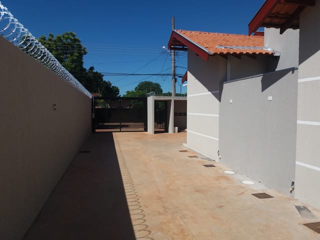 Casa 2 quartos e 1 banheiro, para alugar, no bairro Vila Ipiranga em Campo Grande