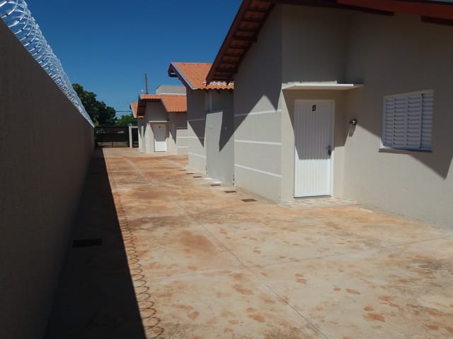 Casa 2 quartos e 1 banheiro, para alugar, no bairro Vila Ipiranga em Campo Grande